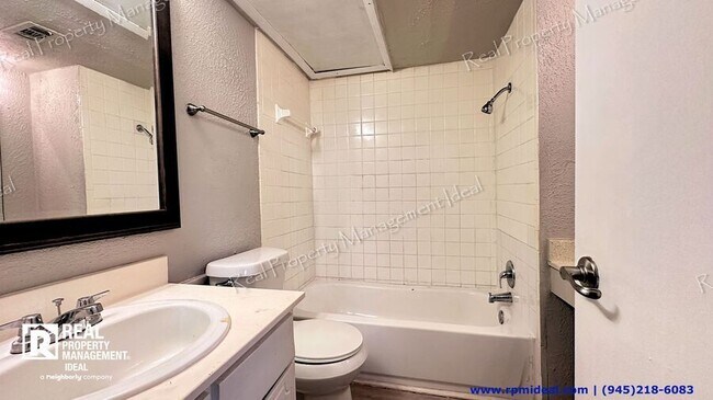 Building Photo - 3045 Park Ln