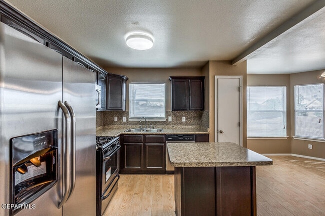 Building Photo - 12277 Tierra Pez Way