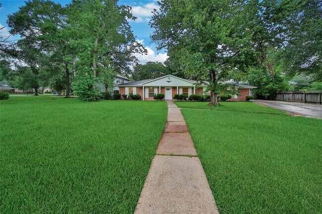 Building Photo - 34514 Michelle Dr