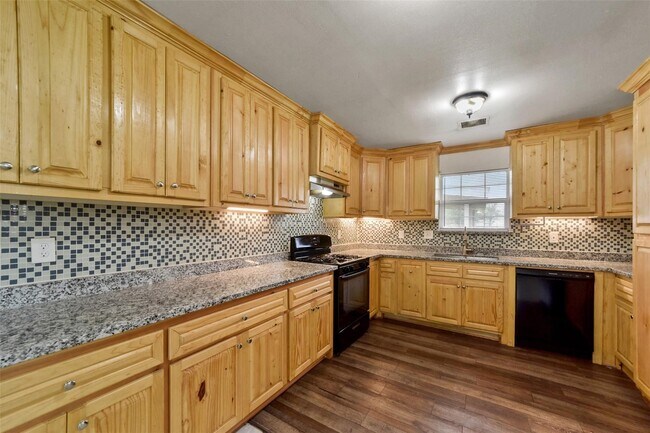 Building Photo - 214 Schilling Ave