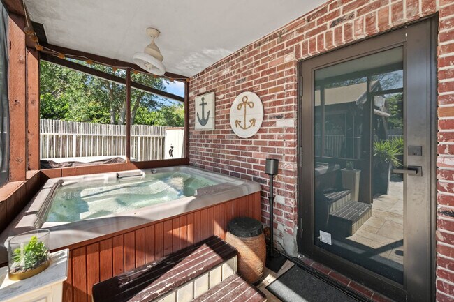 Building Photo - 4501 Briarcliff Ln