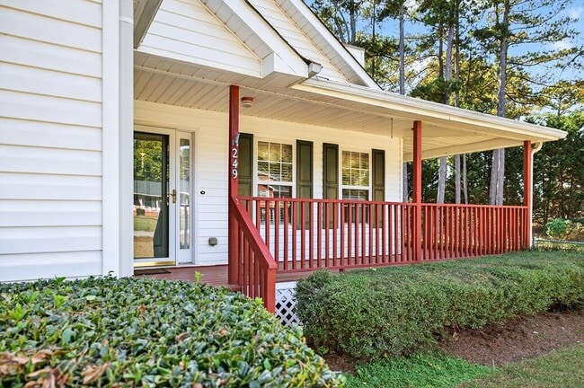 Building Photo - 249 Russell Rd