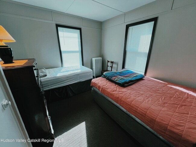 Building Photo - 6 Penrose Park