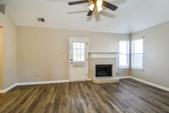 Building Photo - 4127 Lake Cross Dr W