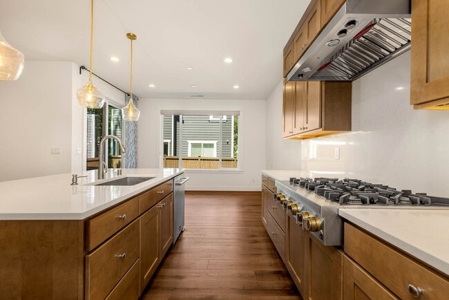Building Photo - Newer Construction in Avenwood | 5BR Home Near Sammamish Commons