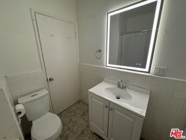 Building Photo - 944 Havenhurst Dr