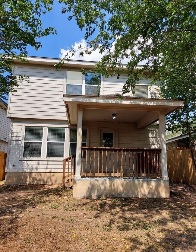 Building Photo - Charming two-story home in the Bluffs at W...