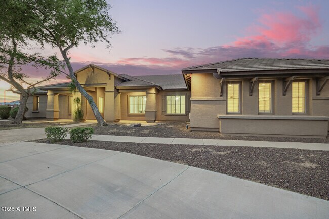 Building Photo - 14188 W Hope Dr
