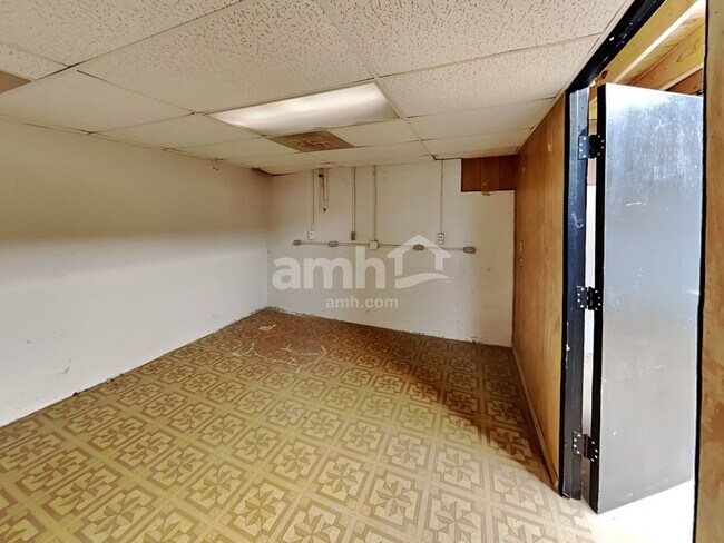 Building Photo - 2020 Foster Dr