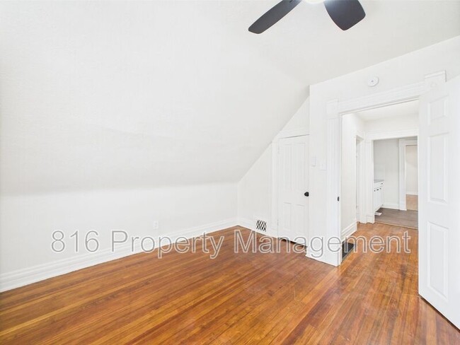 Building Photo - 633 S Fuller Ave