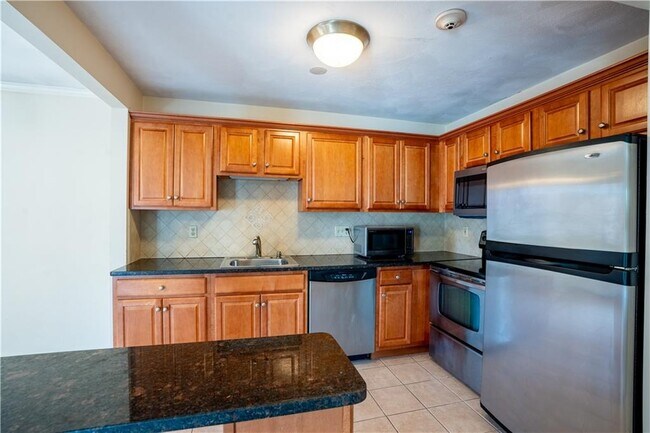 Building Photo - 400 New River Rd