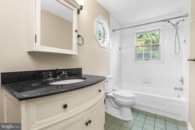 Building Photo - 607 E Wheel Rd