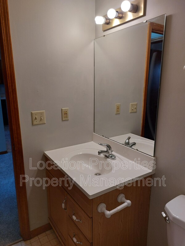 Building Photo - 3904 W 10th Pl