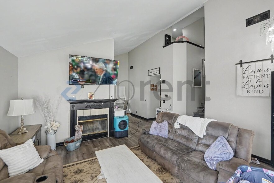 Building Photo - Unit