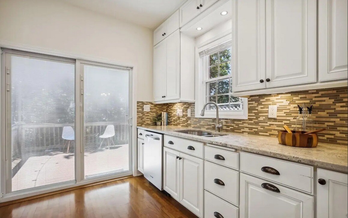 Building Photo - 1770 Hobart St NW