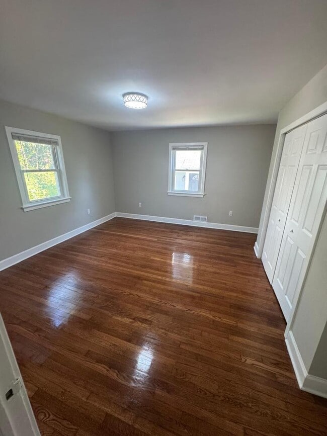 Building Photo - 4502 Elmwood Rd