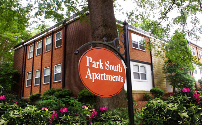 Exterior of Building - Park South Apartments