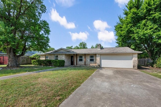Building Photo - 2506 Oak Ln