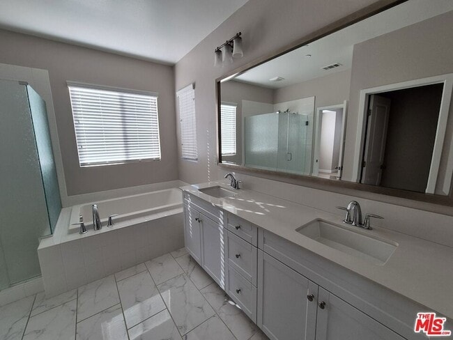 Building Photo - 383 Silk Tree Ave