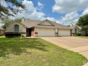 Building Photo - Duplex *LEASING SPECIAL AVAILABLE*