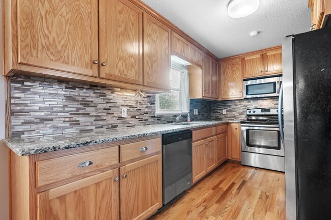 Building Photo - 313 Arrowood St SE