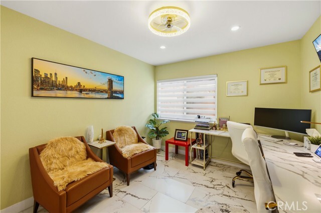 Building Photo - 4561 Grandview Dr