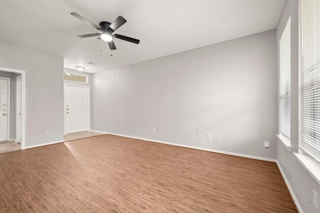Building Photo - 16546 Pentonshire Ln