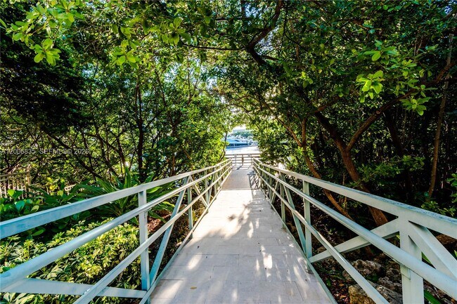 Building Photo - 19555 E Country Club Dr