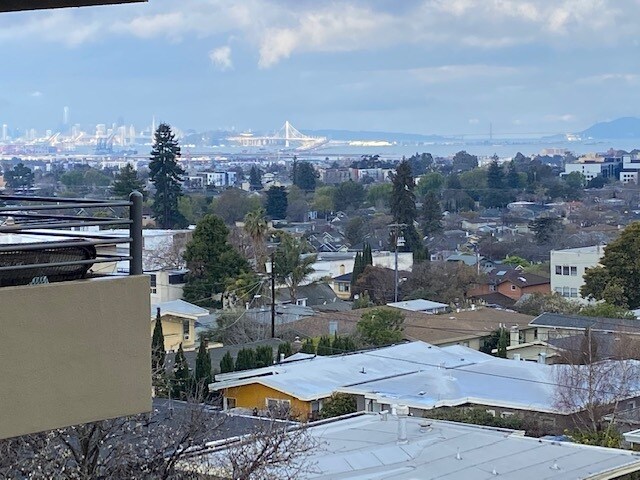 Gorgeous Views of Bay Bridge and GG Bridge - 5340 Broadway Ter