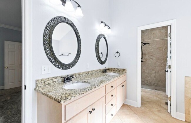 Building Photo - The Perfect Tallahassee 4 BR Family Home with Pool, Porch & Privacy