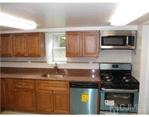 Building Photo - 4 Brant St