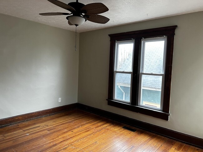 Building Photo - 318 Wyandotte Ave