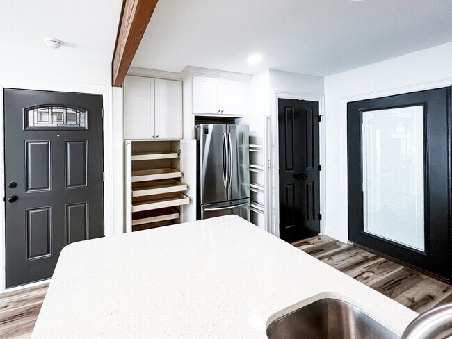 Building Photo - 2001 N Fm