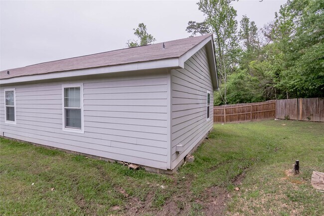 Building Photo - 160 Varsity Dr