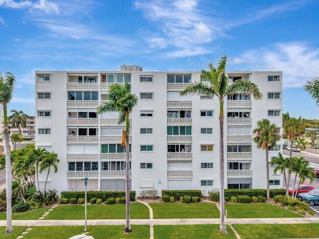 Building Photo - 1 N Golfview Rd