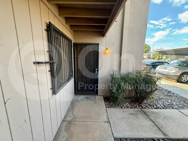 Building Photo - 6635 E Golf Links Rd