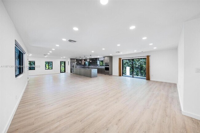 Building Photo - 7401 Miami View Dr