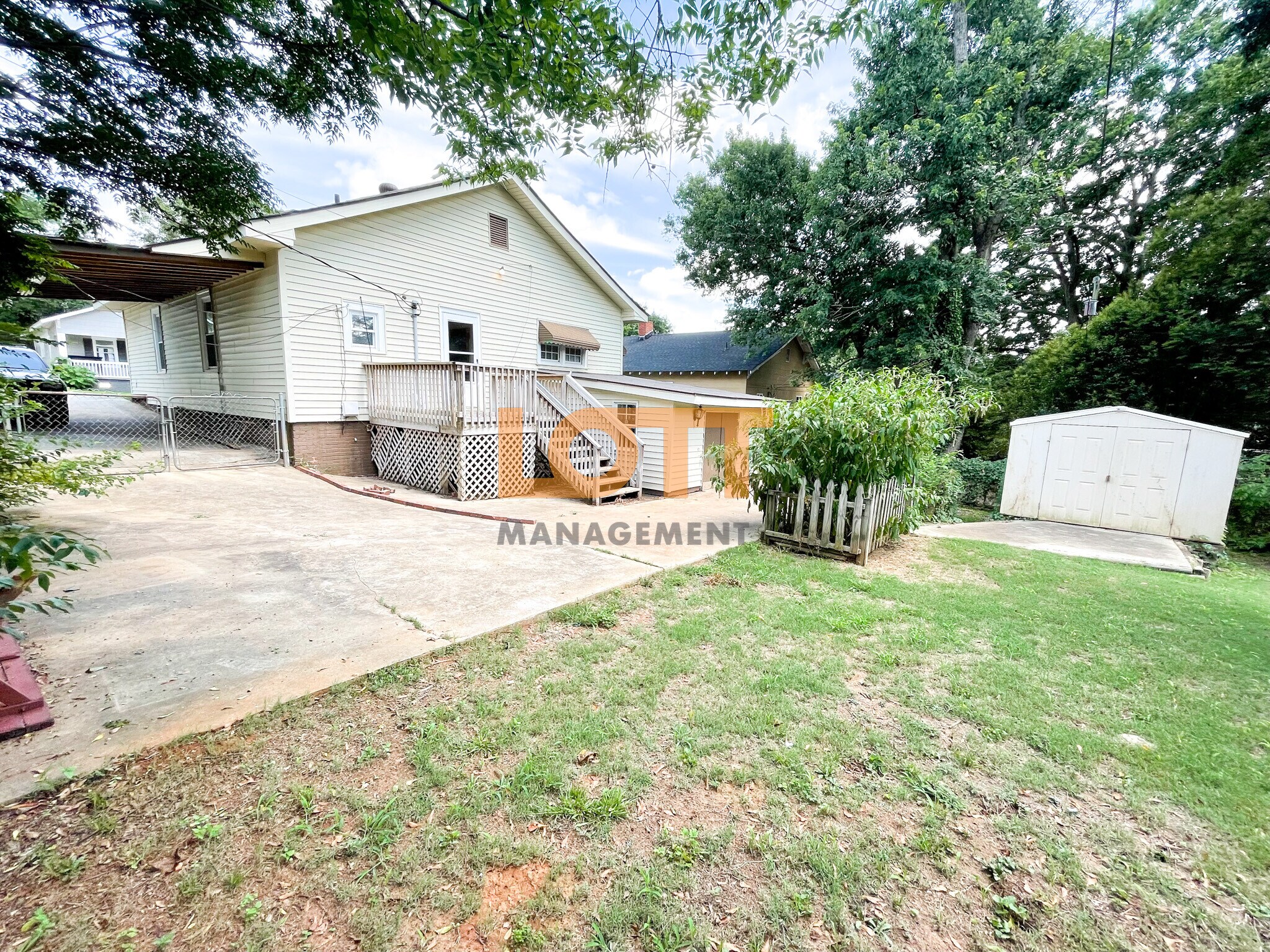 Building Photo - 294 Werts St