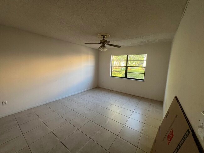 Building Photo - 2050 Oleander Blvd