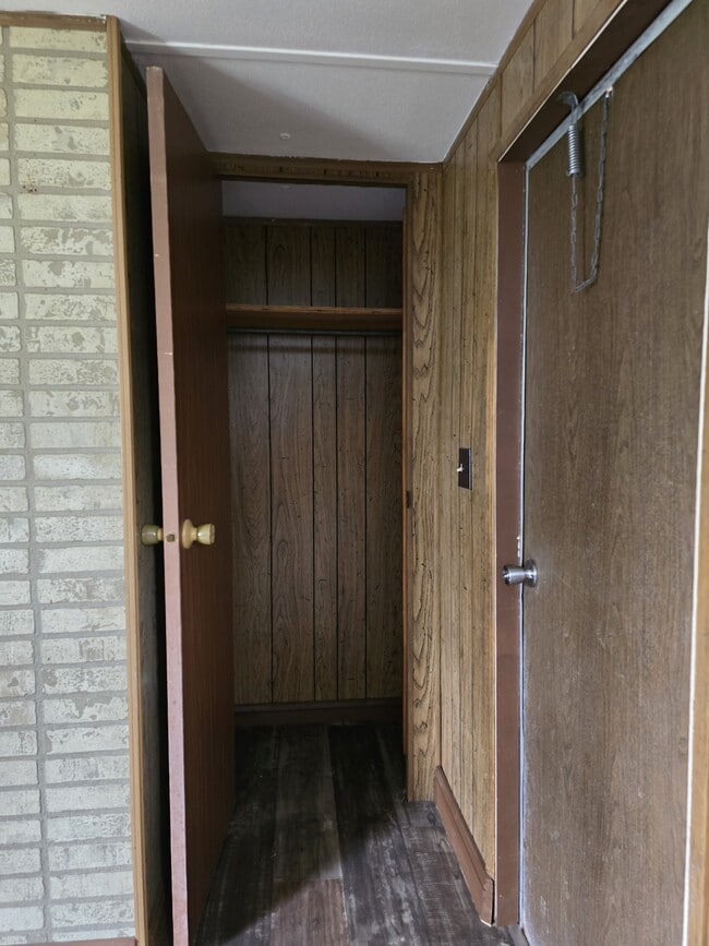 Building Photo - 8582 Rye Patch Rd