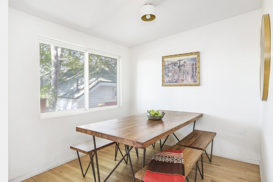 Building Photo - 1563 Lucretia Ave