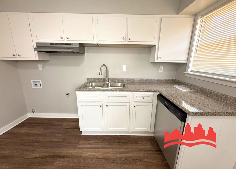 Building Photo - 5286 Broken Oak Dr
