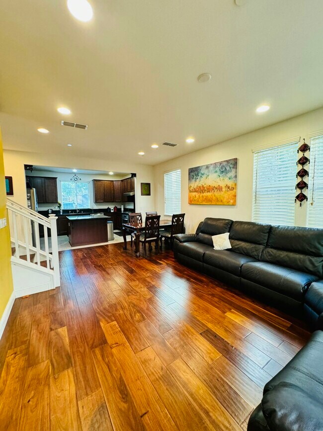 Building Photo - 3166 Vittoria Loop