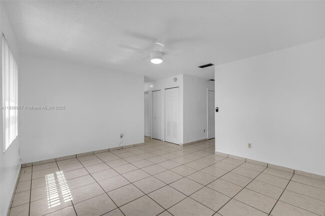 Building Photo - 4776 E 10th Ave