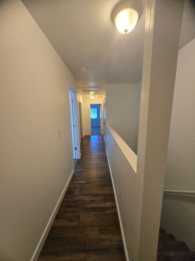 Building Photo - 3 Bed 2 Bath Townhouse for Rent!