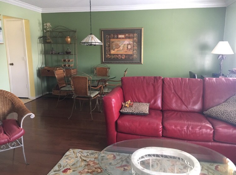 Large Living Room with Dining Area - 1110 Rue De Rois