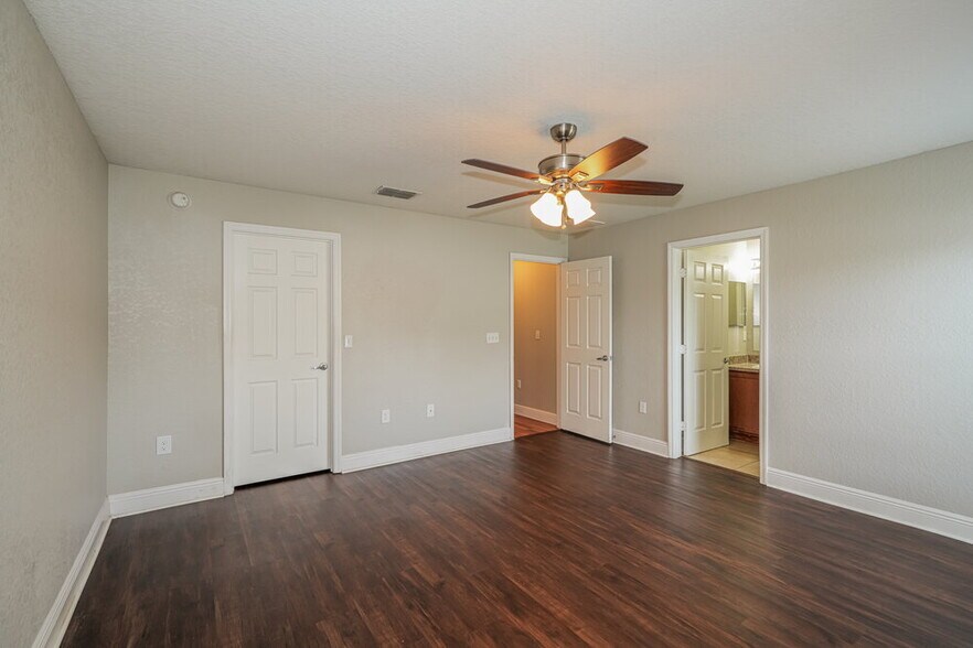 Building Photo - 5062 Belmont Park Ln