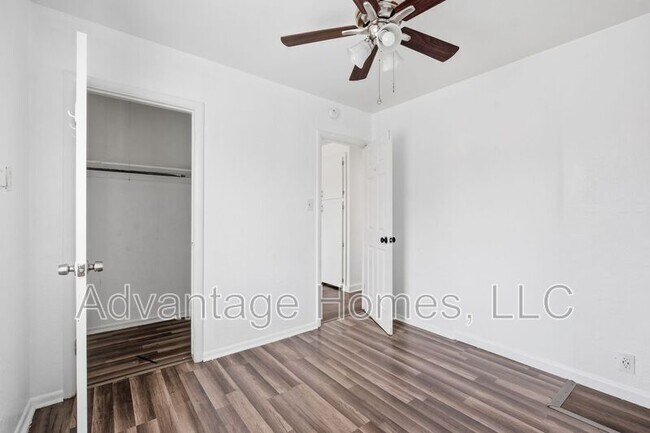 Building Photo - 1015 N Scott Ave