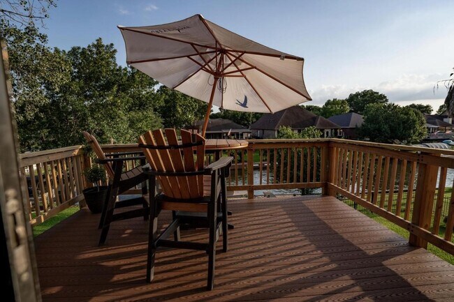 Building Photo - 13209 Bluff View Dr