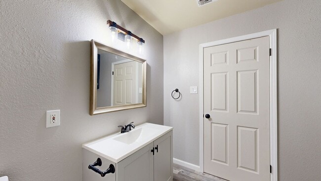 Building Photo - REMODELED DUPLEX IN HARKER HEIGHTS